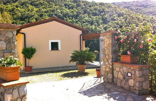 Rio nell'Elba Apartamento | Villa en Peri Trilocale 2 dormitorios y una terraza con vistas al mar