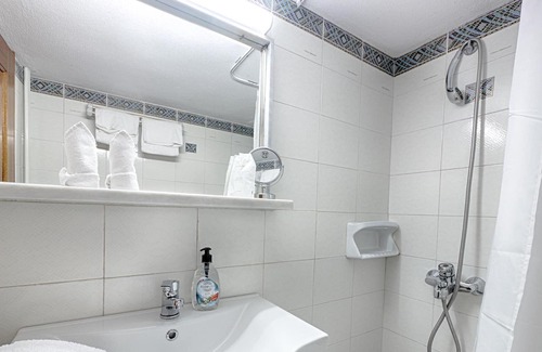Agios Georgios Pagon Apartamento | Villa Athanasia Apartment 1 right on the beach with sea views and pool