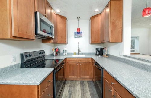 Crescent City Casa | Villa Au Contraire -luxury within steps to Jedediah Smith Park and Smith River
