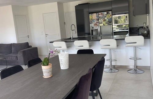 Les Trois Lucs Villa | Villa Avec Grand Jardin et Piscine