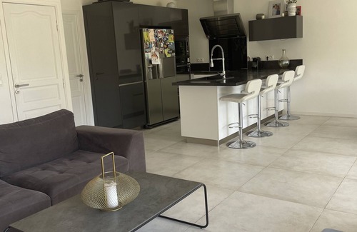 Les Trois Lucs Villa | Villa Avec Grand Jardin et Piscine
