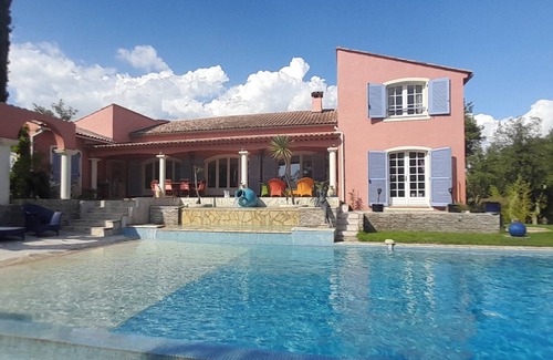 Le Muy Villa | Villa Avec Piscine et Jacuzzi Entre Golfe de St Tropez et Gorges du Verdon
