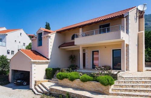 Brasina Villa | Villa Avoca