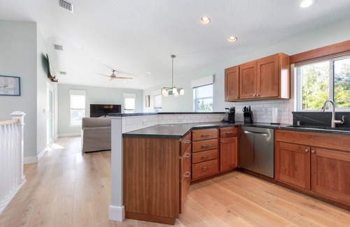 Marineland Acres Casa | Villa Azul is calling! Short walk or bike ride to beach access!