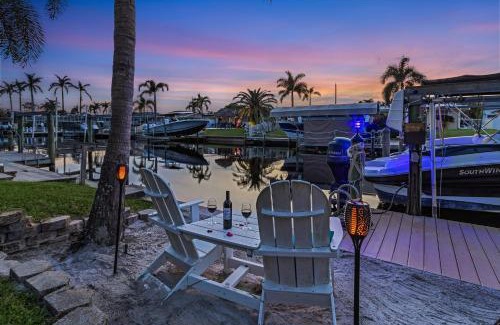 Yacht Club Casa | Villa Azurro, Cape Coral