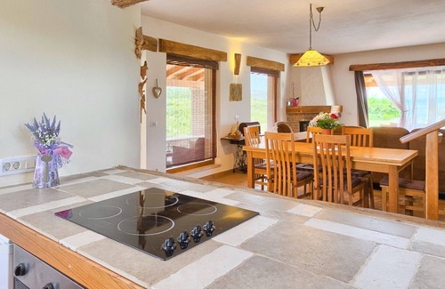 Pazin Casa | Villa Bacula con piscina privada, jardín, WiFi gratuito, aparcamiento gratuito, zona tranquila.