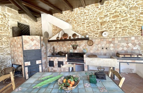 Alcamo Villa | Villa 'Baglio Giganti' with Private Terrace, Wi-Fi and Air Conditioning