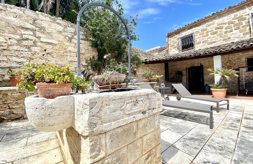 Alcamo Villa | Villa 'Baglio Giganti' with Private Terrace, Wi-Fi and Air Conditioning