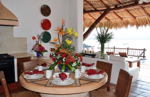 Almacén Villa | Servicio personalizado de cinco estrellas en la lujosa villa frente al mar en Puerto Mio