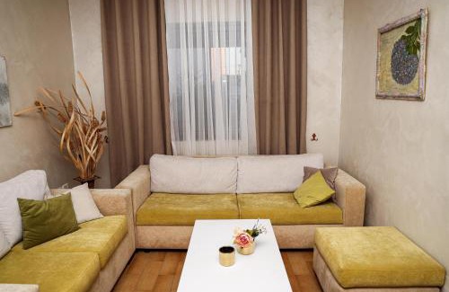 Kamez Villa | Villa Baja