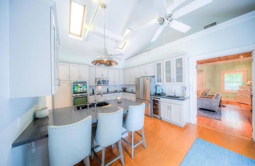 Old Town Villa | VILLA BELLA - AN EXCEPTIONAL 5/4 ISLAND HOME-Convenient to Old Town