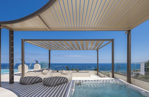 Atsipópoulon Villa | Villa de alta calidad con vista panorámica al mar e instalaciones completas, ¡junto a la ciudad!