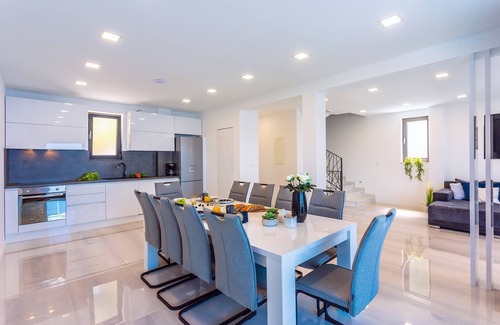 Borak Villa | NUEVO Villa Belvedere con piscina climatizada, billar, sala de juegos, vistas al mar, 10 pax