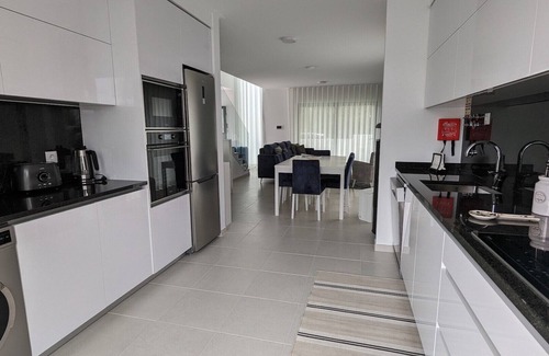 Pataias Villa | Villa Besugo - Villa de Vacaciones con Piscina Climatizada Privada By SCH