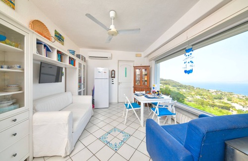Barano d'Ischia Villa | Villa 'Bianca -Un Angolo Di Paradiso' con vistas al mar, Wi-Fi y aire acondicionado