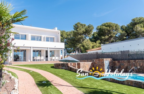 Creixell Villa | Villa Bianka R211 con piscina privada pista de baloncesto, tenis y vistas al mar