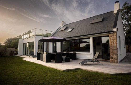Trebeurden Villa | Villa Bihit · Cote De Granit Rose Villa with indoo