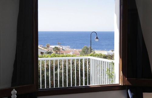 Binibequer Vell Chalet De Esquí | VILLA BINICUDI CON VISTAS AL MAR