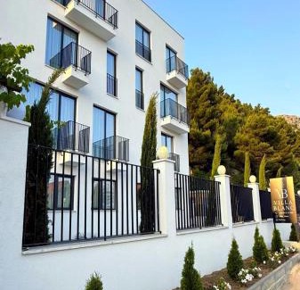 Skataj Hotel | Villa Blanc
