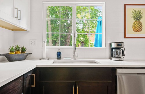 Erie Casa | Villa Blanca - Your In-Town Stay in Erie - Fully Equipped 4 Bedroom/2 Bath Home.