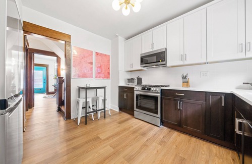 Erie Casa | Villa Blanca - Your In-Town Stay in Erie - Fully Equipped 4 Bedroom/2 Bath Home.