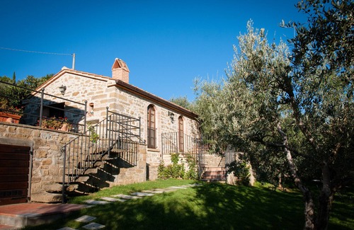 Montecchio Villa | Villa "Borgo Tra Gli Olivi" with Private Pool & Wi-Fi