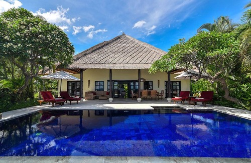 Dencarik Villa | Villa Branie - Villa frente a la playa PRIVADA en el norte de Bali