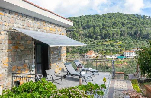 San Bartolomeo al Mare Casa | Villa Breezy Way - Among Greenery - Happy Rentals