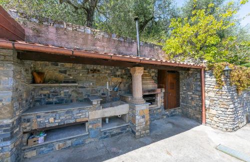 San Bartolomeo al Mare Casa | Villa Breezy Way - Among Greenery - Happy Rentals