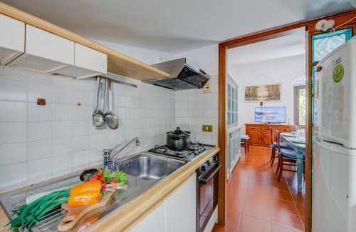 San Bartolomeo al Mare Casa | Villa Breezy Way - Among Greenery - Happy Rentals