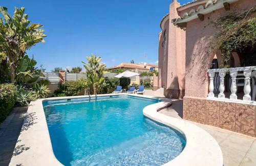 Coveta Fuma Villa | Villa Brisa Almadraba, relax con piscina y jardín. ¡Playa 3 minutos a pie!