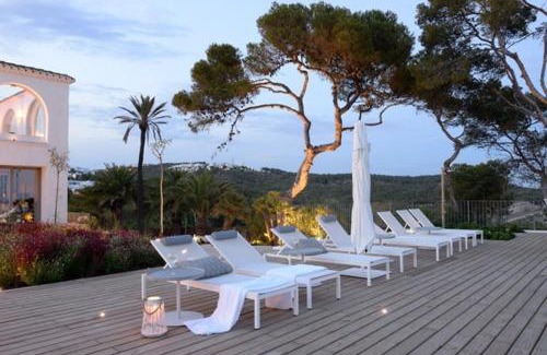 Sant Pere de Ribes Villa | Villa Brisa del Mar Seafront villa located in the Garraf National Park 30 minutes from Barcelona