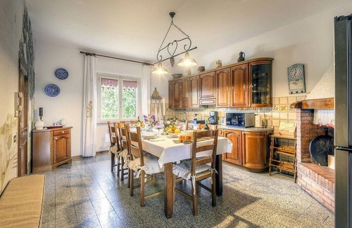 San Gimignano Apartamento | Villa Bruma: A welcoming two-story apartment that is part of a villa surrounded by meadows and by green hills, with Free WI-FI.