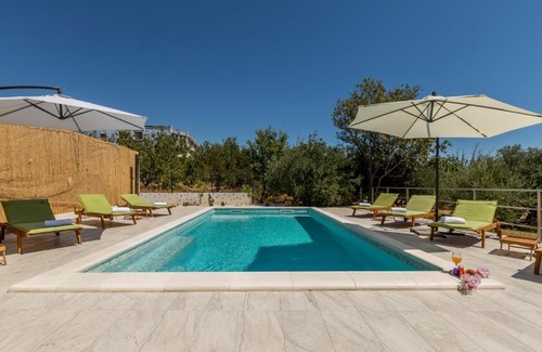 Kastel Kambelovac Villa | Villa Bučije private pool save 15 percent on Split-villas com