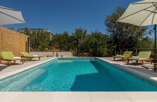 Kastel Kambelovac Villa | Villa Bučije private pool save 15 percent on Split-villas com
