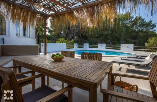 Media Luna Villa | Villa BUENA VIDA by Abahana Villas