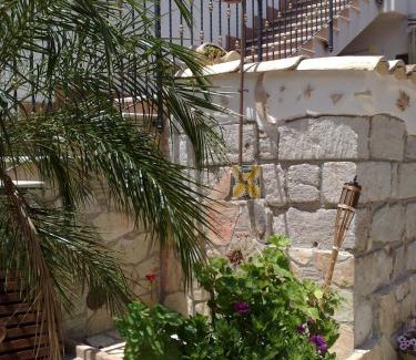 Capaci Casa | VILLA BUTTERFLY 1 sea and history