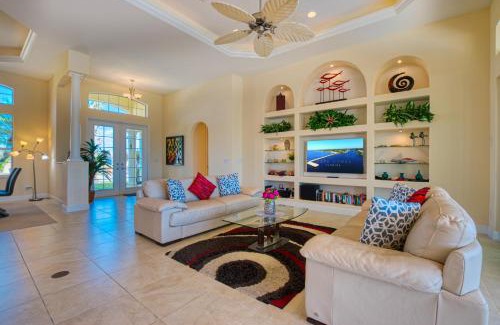 Caloosahatchee Villa | VILLA CALLA - 3 BEDS - 4,5 BATHS - 6 GUESTS - GULF ACCESS & POOL/SPA - INCL.10% OFF BOAT RENTAL
