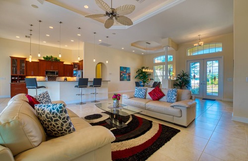 Caloosahatchee Villa | VILLA CALLA – HEATED POOL & SPA | GULF ACCESS | CANAL VIEW | BOAT RENTAL + TOURS VOUCHER INCL.