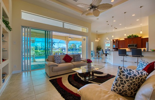 Caloosahatchee Villa | VILLA CALLA – HEATED POOL & SPA | GULF ACCESS | CANAL VIEW | BOAT RENTAL + TOURS VOUCHER INCL.