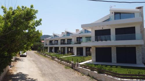 Polichrono Villa | Villa Camelia by the sea