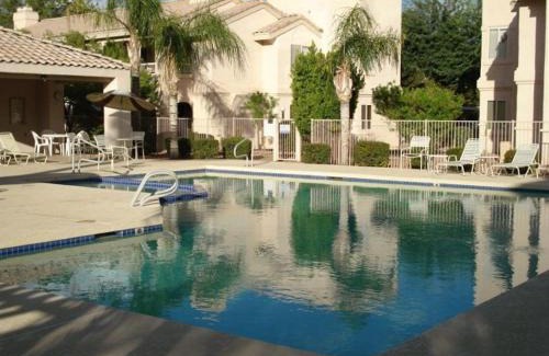 Village Four Apartamento | Villa Capri