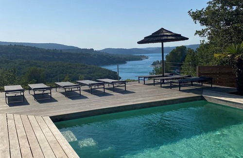 Bauduen Villa | Casa provenzal con magníficas vistas del lago St. Cross!