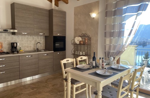 Idro Apartamento | Villa Carlotta tipo C1, gran vista, gran balcón, 300m al lago, 4-5 personas.