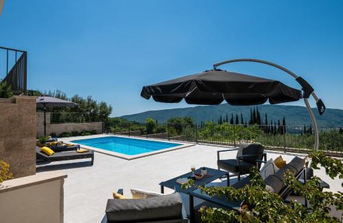 Dunave Krajnje Villa | Villa Casa de Flores