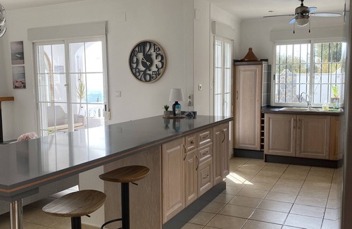 Salobreña Villa | Villa 'Casa Descansa' con vistas al mar, Wi-Fi y aire acondicionado