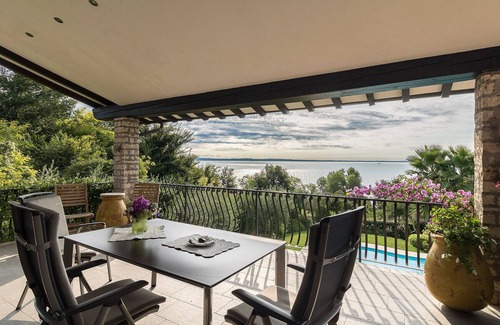 Manerba del Garda Villa | Villa Casa Montecolo with private pool
