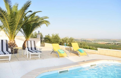 Lora Del Rio Villa | Villa "Casa Rural Bella Vista" con vistas a la montaña, jardín, piscina y Wi-Fi