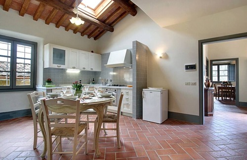 Calenzano Apartamento | Villa Casaglia 1 apartment with shared pool