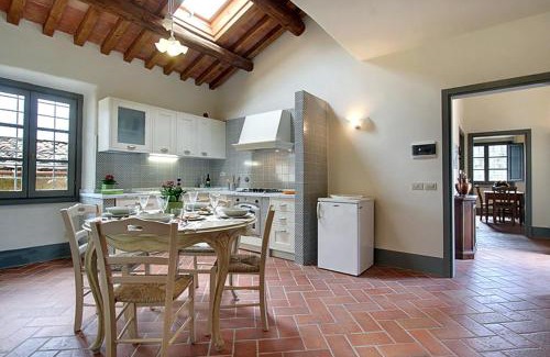 Calenzano Apartamento | Villa Casaglia 1-apartment With Shared Pool